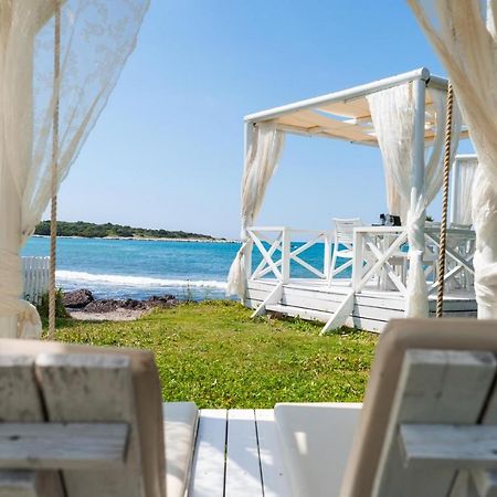 Neptune Sea House - Beachfront Agios Spyridon  Bagian luar foto