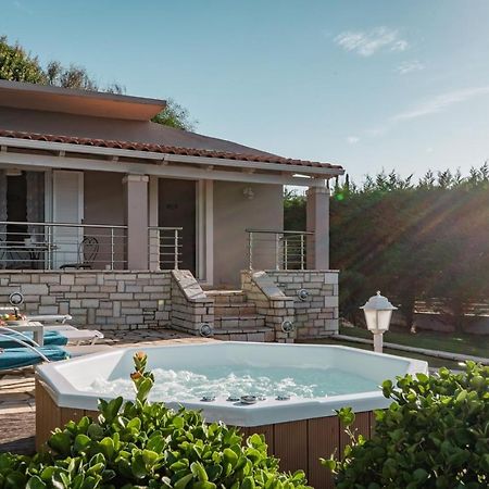 Neptune Sea House - Beachfront Agios Spyridon  Bagian luar foto