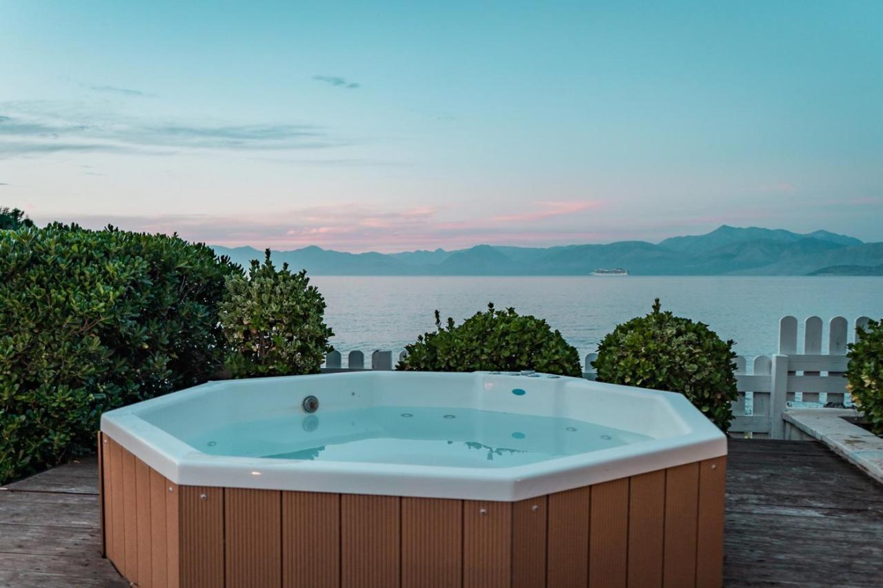 Neptune Sea House - Beachfront Agios Spyridon  Bagian luar foto