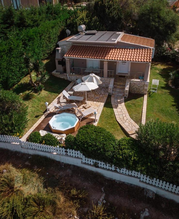 Neptune Sea House - Beachfront Agios Spyridon  Bagian luar foto
