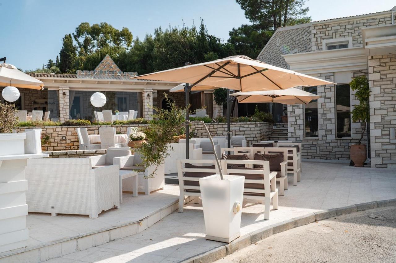Neptune Sea House - Beachfront Agios Spyridon  Bagian luar foto