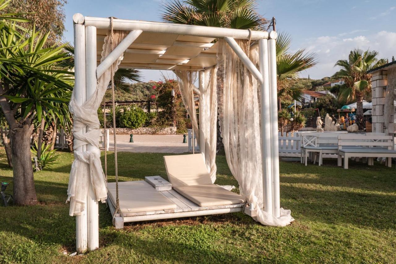 Neptune Sea House - Beachfront Agios Spyridon  Bagian luar foto