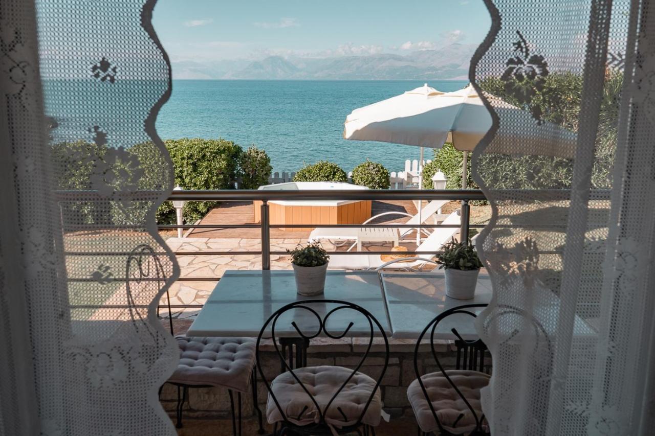 Neptune Sea House - Beachfront Agios Spyridon  Bagian luar foto
